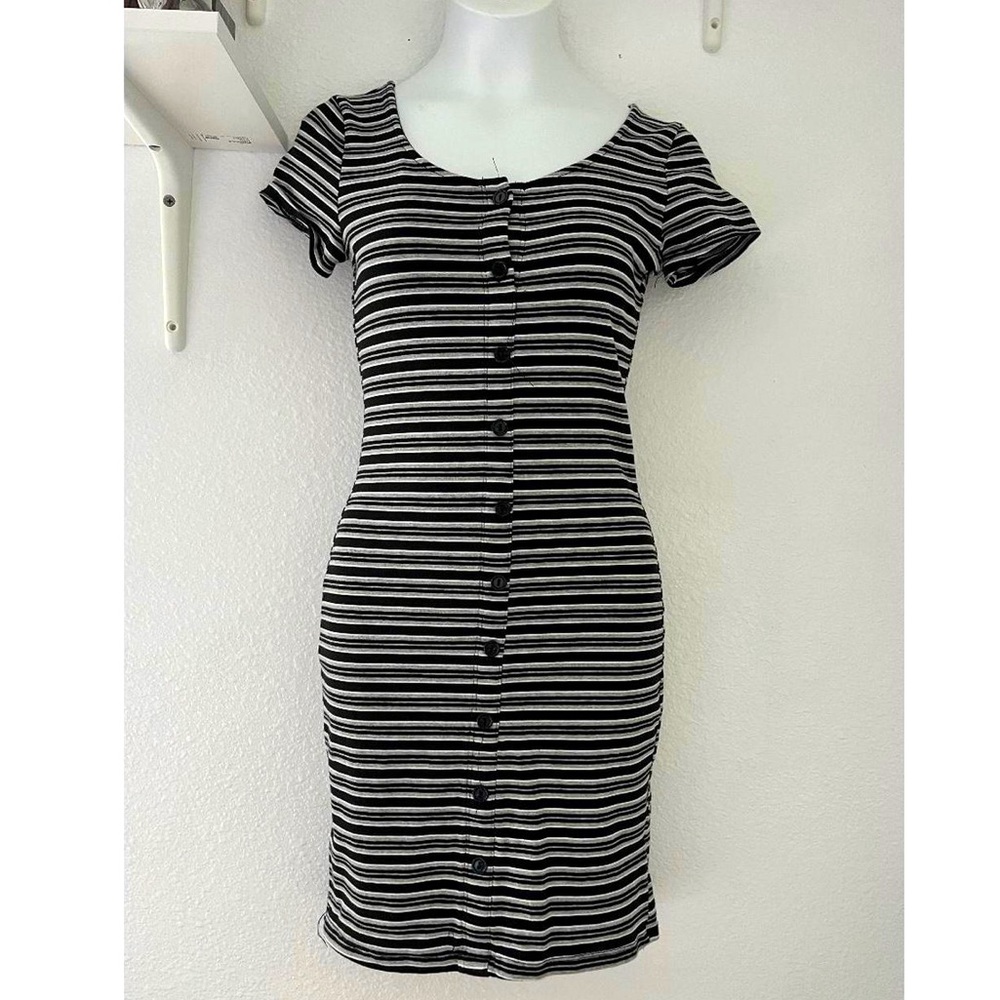 🖤⚪️Black, white and grey dress.